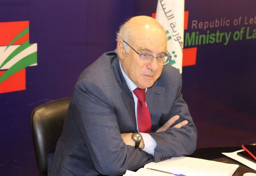"اتصال" فلسطيني بوزير العمل 