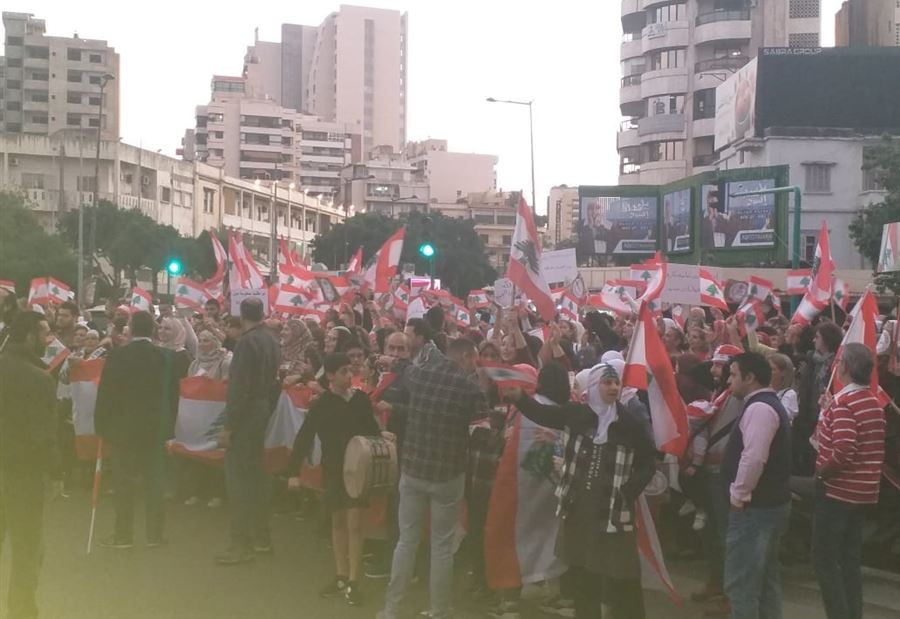 بالفيديو: مسيرة لأهالي بيروت من فردان الى ساحة الشهداء 