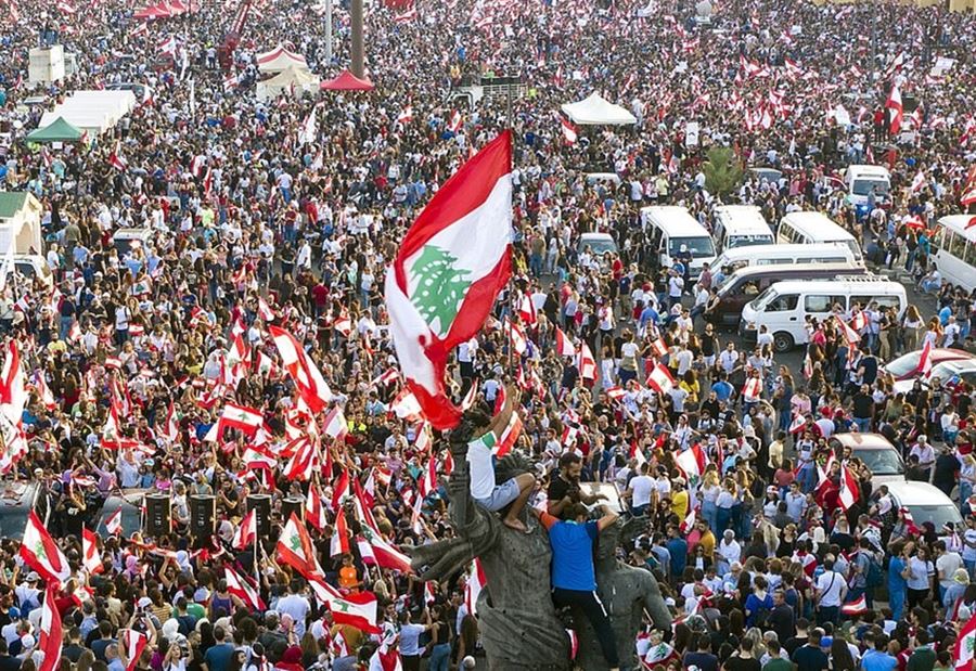 إعلاميون بـ"مئة وجه"!