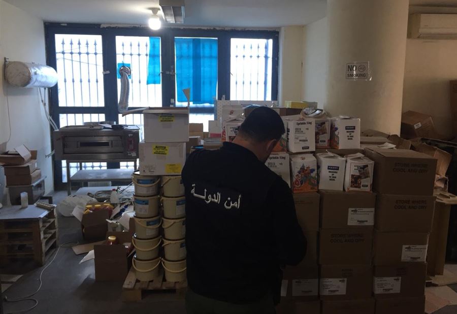 بالصور: مداهمة في الحازمية... وإقفال مستودع بالشمع الأحمر