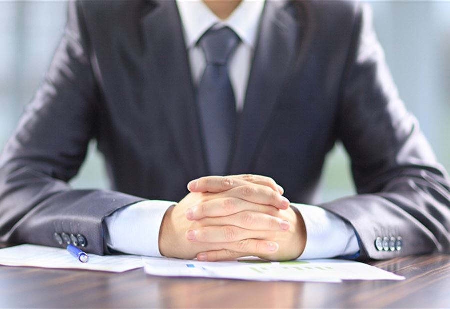 مستشار رئاسي يجمع 40 ضابطاً  مستشار رئاسي يجمع 40 ضابطاً