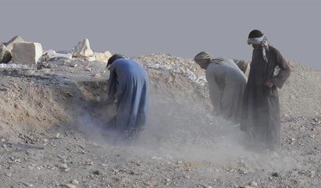 خبراء من الاثار عاينوا حفرة اقامها اللصوص في اعالي القبيات