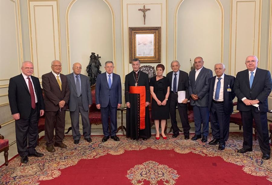 السنيورة: نطالب بفك احتجاز الشرعية اللبنانية