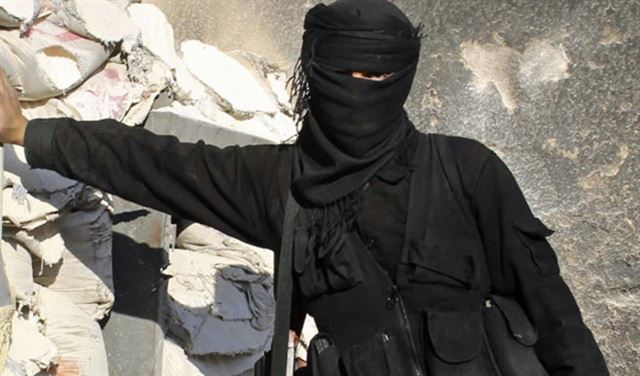 ابن شقيق مسؤول "النصرة" في عين الحلوة سلم نفسه 