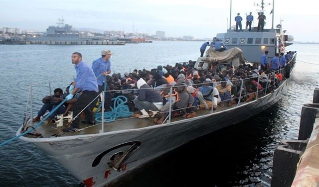 خفر السواحل الليبي يعترض 900 مهاجر خفر السواحل الليبي يعترض 900 مهاجر