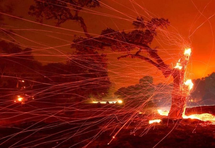 مساحة حرائق كاليفورنيا غير مسبوقة منذ 33 عامًا مساحة حرائق كاليفورنيا غير مسبوقة منذ 33 عامًا