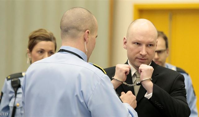 بلاي ستيشن وصالة ألعاب في زنزانة "سفاح النرويج"