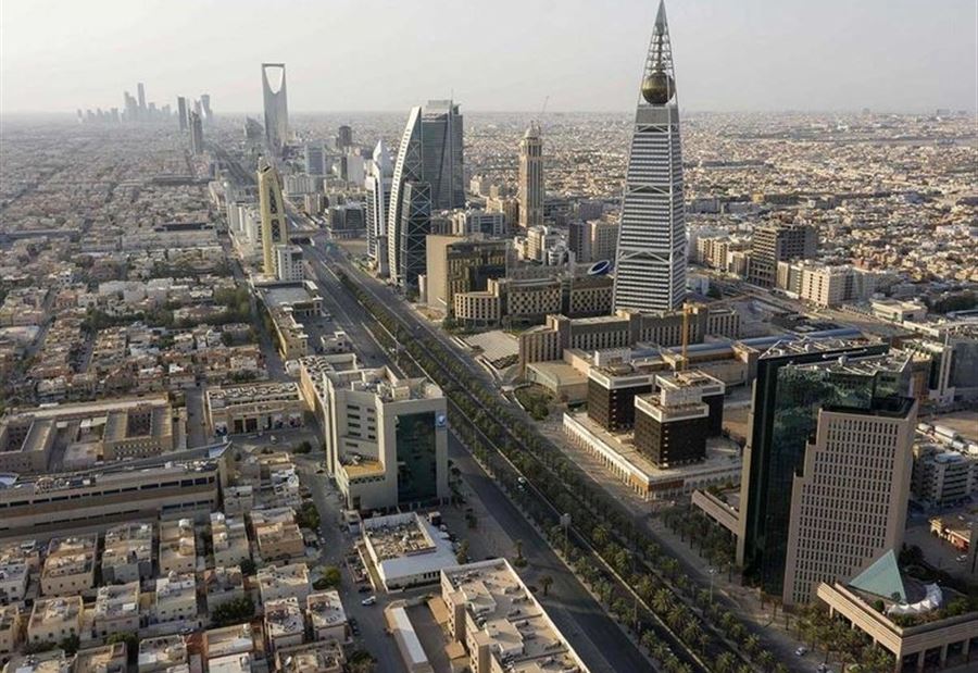 السعودية تعلن عن قرار "إلزامي" جديد لجميع العاملين بالمملكة