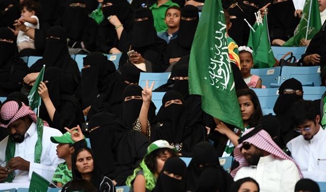 قرار جديد بالسعودية.. يخص النساء! 