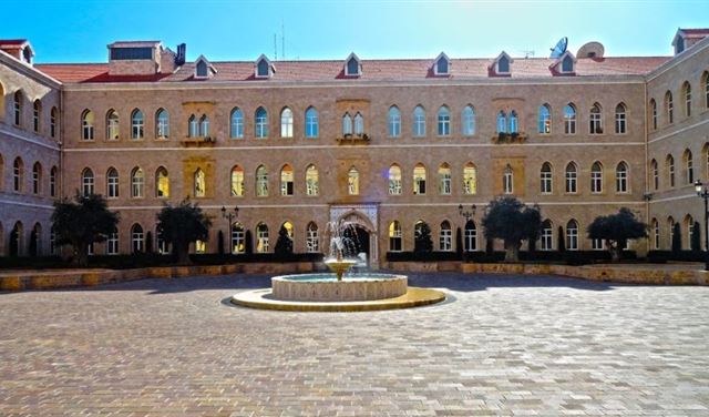 ماذا على طاولة جلسة مجلس الوزراء؟