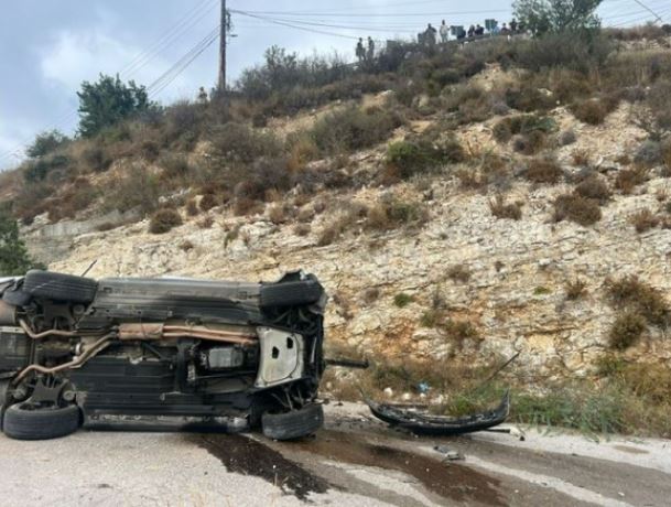 3 جرحى بِانزلاق سيارة على أوتوستراد جبيل (صورة)