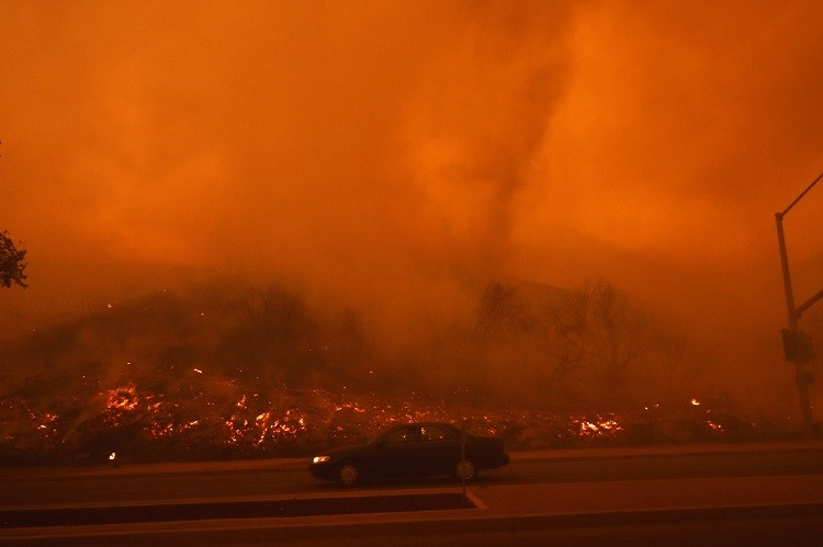 بالفيديو والصور: حريق "كامب فاير" يلتهم كاليفورنيا! بالفيديو والصور: حريق "كامب فاير" يلتهم كاليفورنيا!