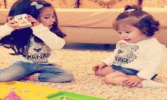 بالصور.. كاظم الساهر يلاعب حفيدتيه