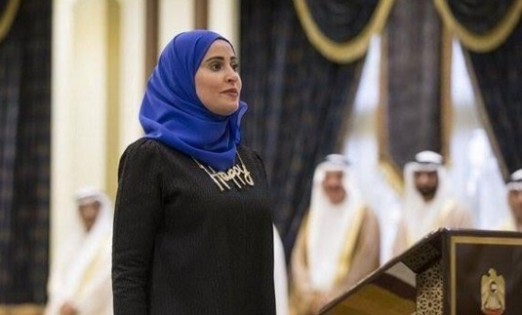 بالصور.. ماذا لبست وزيرة السعادة خلال أدائها اليمين؟