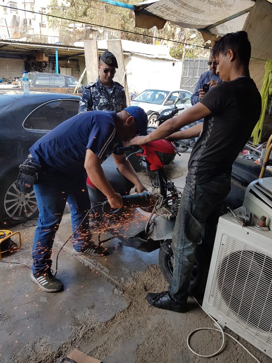 بالصور: تلف دراجات آلية في بيروت