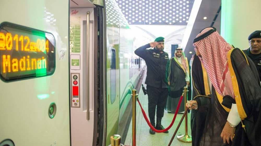 بالصور: العاهل السعودي يدشن قطار الحرمين السريع
