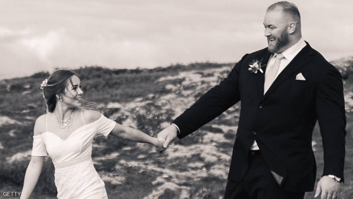 "أقوى رجل" في العالم يتزوج... ونصف متر يثير جدلا