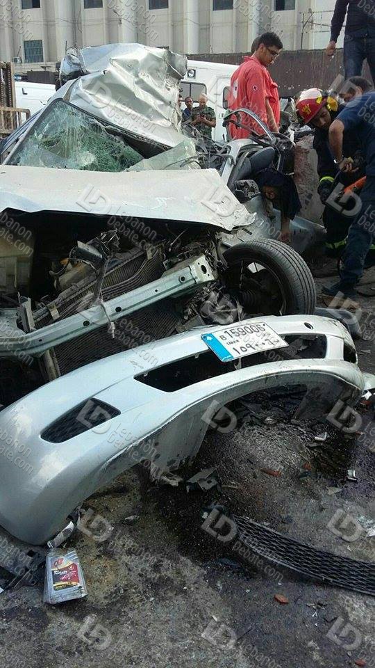 بالصور.. قتلى وجرحى في حادث سير مروع على نهر الموت 