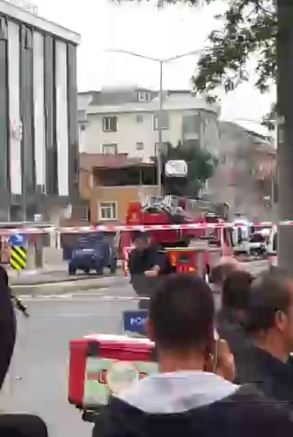 بالصور.. 5 جرحى بانفجار سيارة مفخخة في اسطنبول