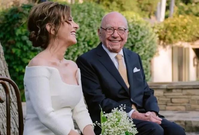 للمرة الخامسة... "روبرت مردوخ" يتزوج  من عالمة أحياء روسية (صور)