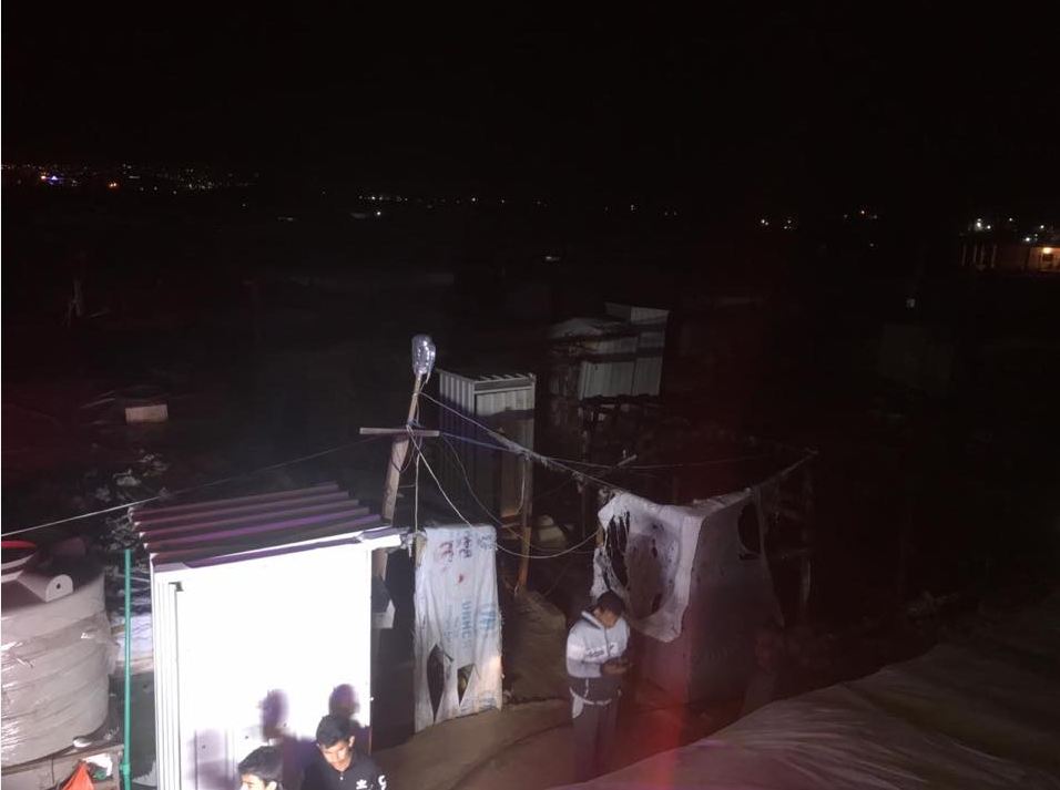 بالصور: حريق داخل مخيم للنازحين في حوش العرب