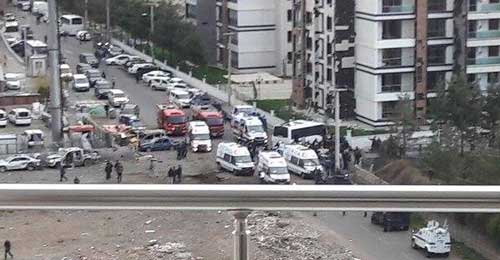 بالصور: إنفجار في دياربكر يستهدف حافلة للشرطة التركية