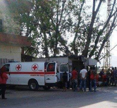 بالصور: انقلاب "جيب" لقوى الامن الداخلي وإصابة عنصرين 