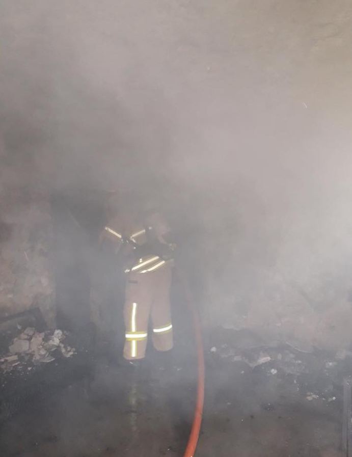 حريق داخل منزل مؤلف من طابقين في جبيل