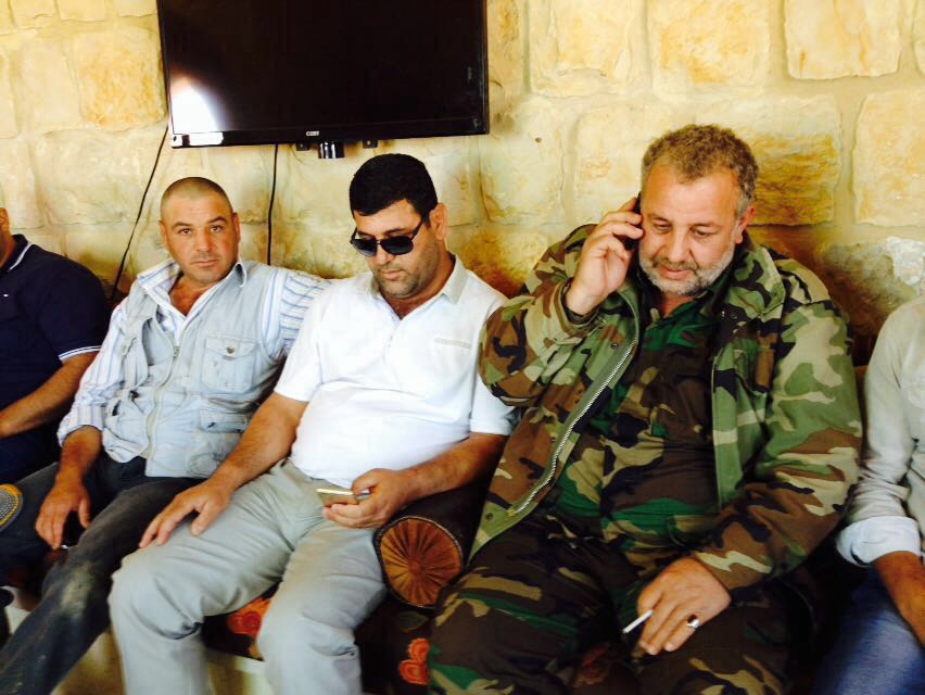 بالصورة.. والد الشهيد حمية يظهر بالبدلة العسكرية!