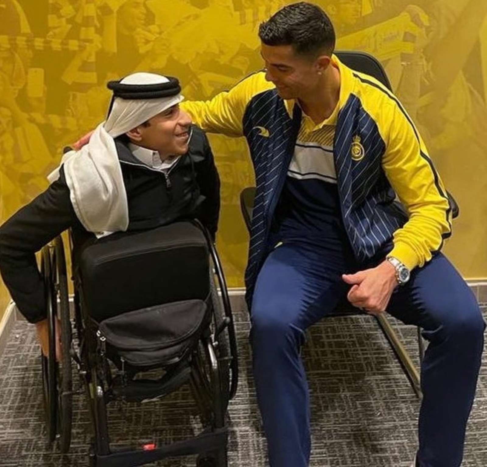 رونالدو يلتقي المشجع القطري غانم المفتاح (صور)