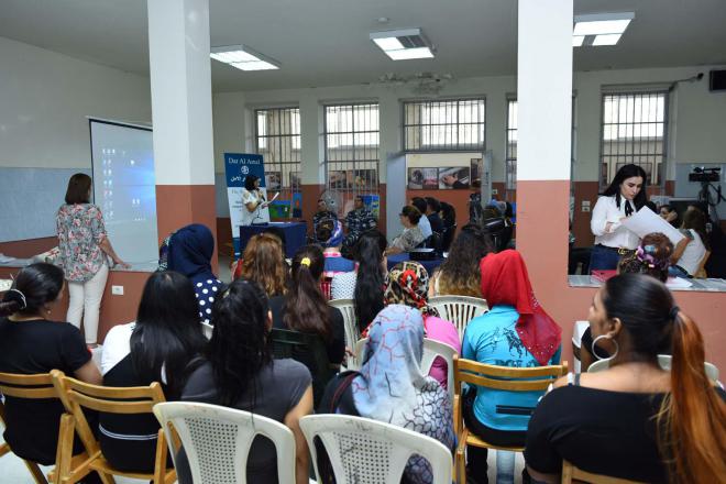 بالصور: توزيع شهادات للسجينات في سجن نساء القبة