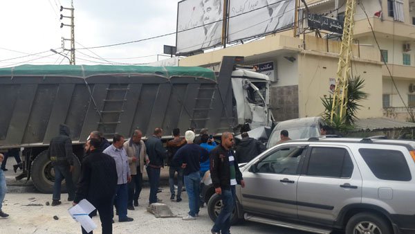 بالصور.. حادث سير مروّع في صيدا يودي بحياة امرأة