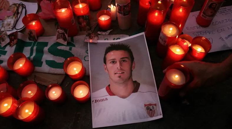 بعد تعرّضه لحادث في الملعب... لاعب يفارق الحياة 