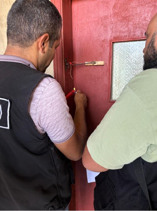 مجمّعات سكنيّة ومنازل... "أمن الدولة" تُخلي بلدة كفرحبو من النازحين السوريين (صور)