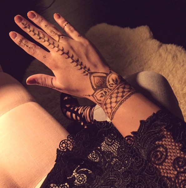 لماذا يتابع هذه الفلسطينية الجميلة أكثر من 170 الف شخص!