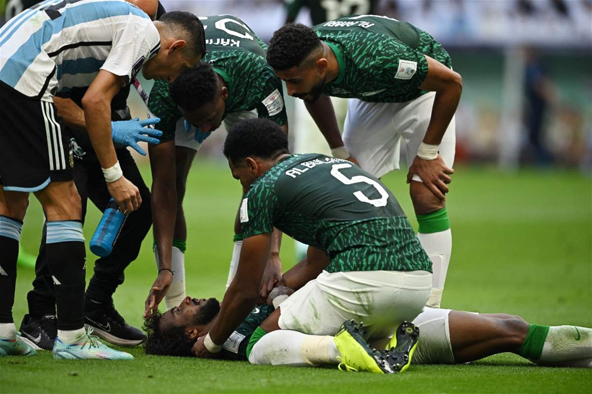 بعد إصابة لاعب سعودي في لقاء الأرجنتين.. ماذا طلب الأمير محمد بن سلمان؟