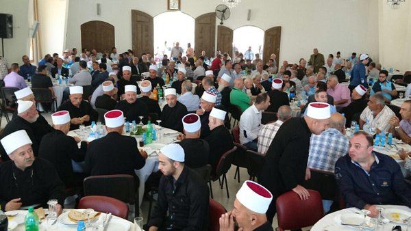 بالصور.. وهاب كرم الاعضاء الفائزين بالمجالس البلديه