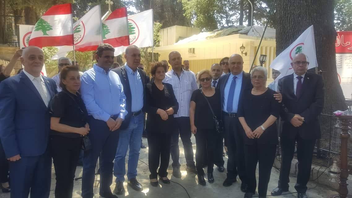 بالصور: الدكاش والعلم يتسلّمان بزات عسكرية لـ3 شهداء للقوّات بالصور: الدكاش والعلم يتسلّمان بزات عسكرية لـ3 شهداء للقوّات