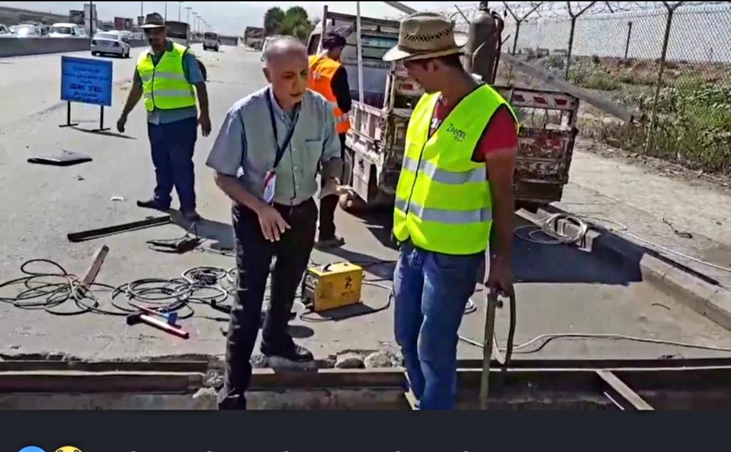 "سواعد البيئة والتنمية" تصلح ريجارات اوتوستراد الاوزاعي