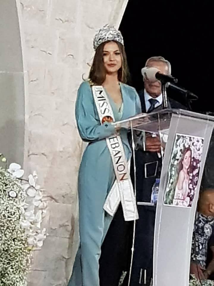 بالصورة: مايا رعيدي تُكرّم في بلدتها تنوربن