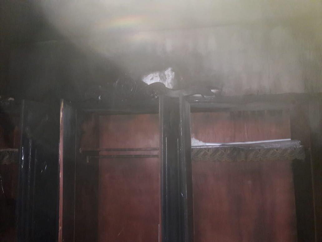 بالصور: إحتكاك كهربائي يتسبّب بإحتراق منزل رقيب