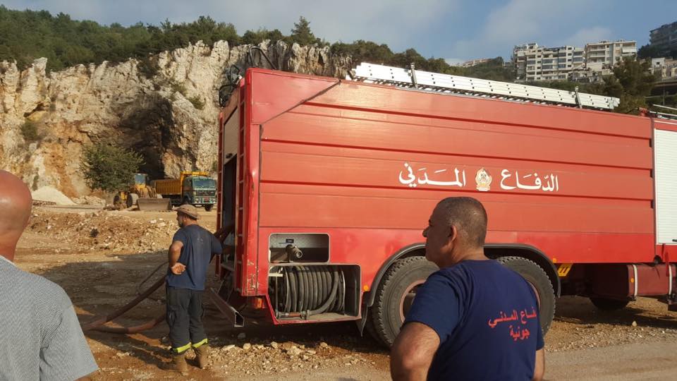بالصور:اخماد النيران في عين الريحانة وتبريد موقع الحريق 