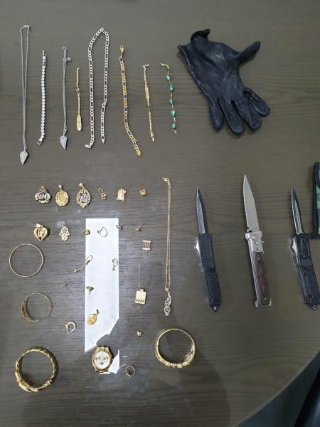 بالصور: انتحلا صفة موظفين في شركة الكهرباء لسرقة منزل