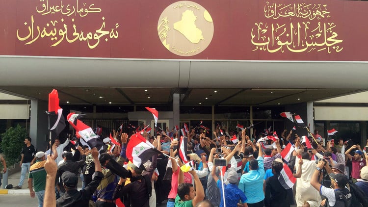 إعلان حال الطوارئ في بغداد بعد إقتحام البرلمان 