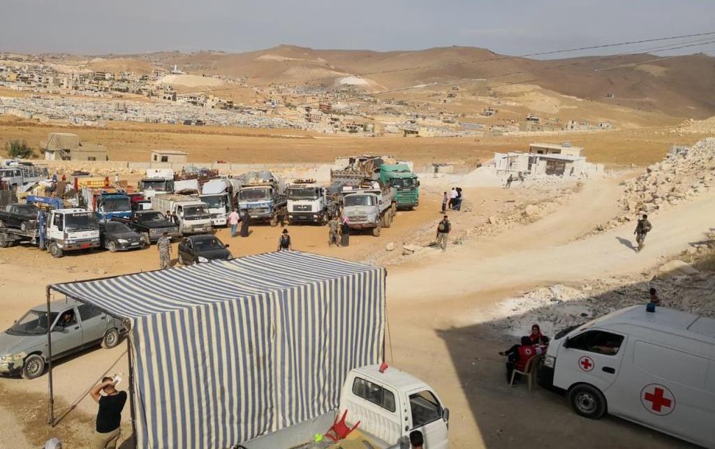 بالصور: دفعة جديدة من النازحين السوريين تغادر لبنان