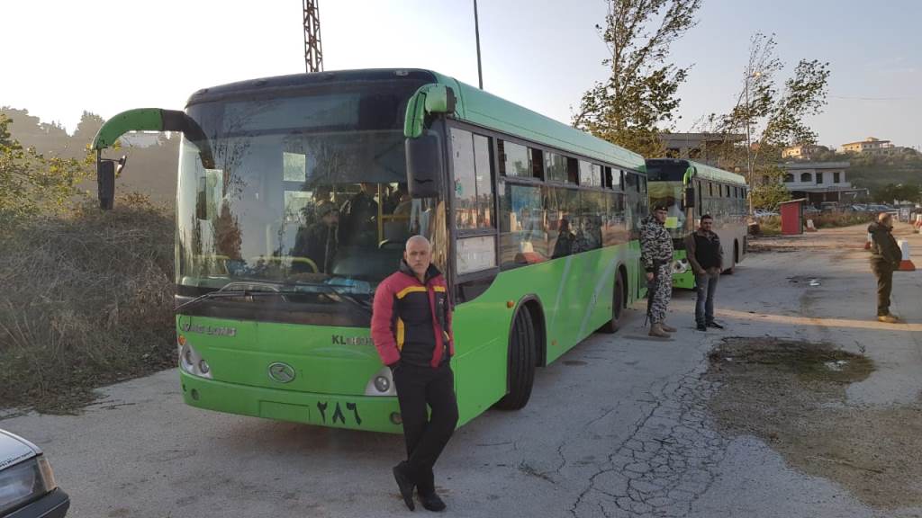بالصور دفعة جديدة من النازحين تغادر الى سوريا 