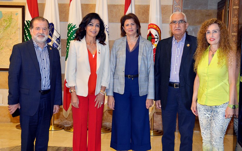 الحسن تناقش فكرة تدوين عداد للسيارات