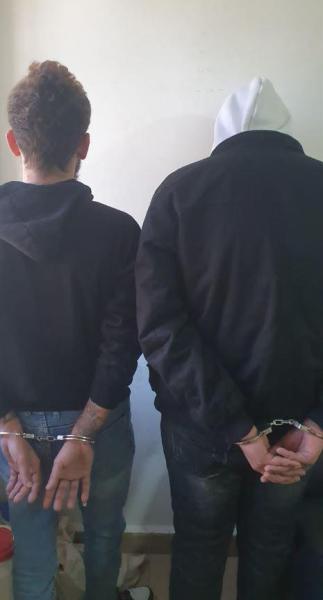 يمتهنان النّشل في منطقة صور  يمتهنان النّشل في منطقة صور