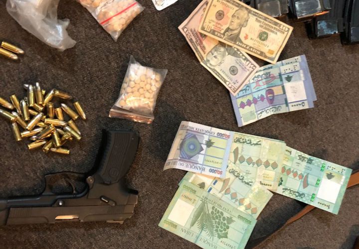 بالصور: مخابرات الجيش توقف مروّج مخدّرات