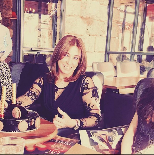 بالصور.. هكذا عايدت نانسي عجرم والدتها